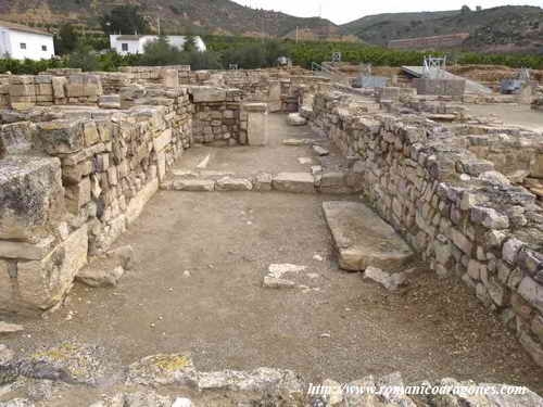 NAVE LATERAL SUR, DESDE LOS PIES